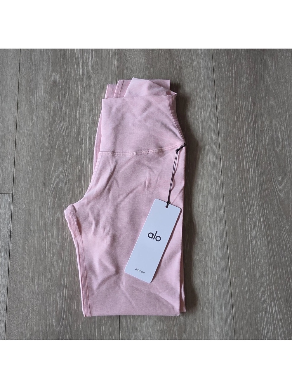 ALOSOFT
HIGH-WAIST 7/8
HIGHLIGHT
LEGGING
Size smalL
BNWT